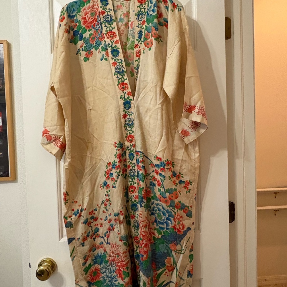 Vibrant Floral Kimono 1920’s vintage (no flaws)